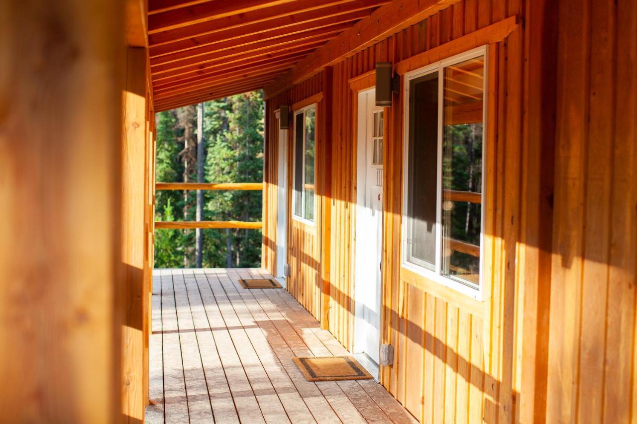 Red Cariboo Apartments Anahim Lake Экстерьер фото